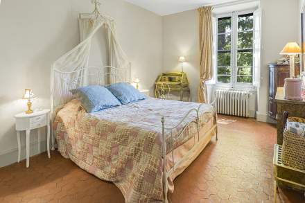Chambre classique, séjour au Château Mentone à Saint-Antonin du Var