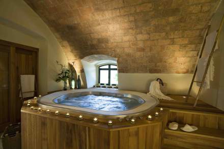 Jacuzzi Spa Chateau Mentone, Domaine Viticole · Maison d'Hôtes Var, Provence